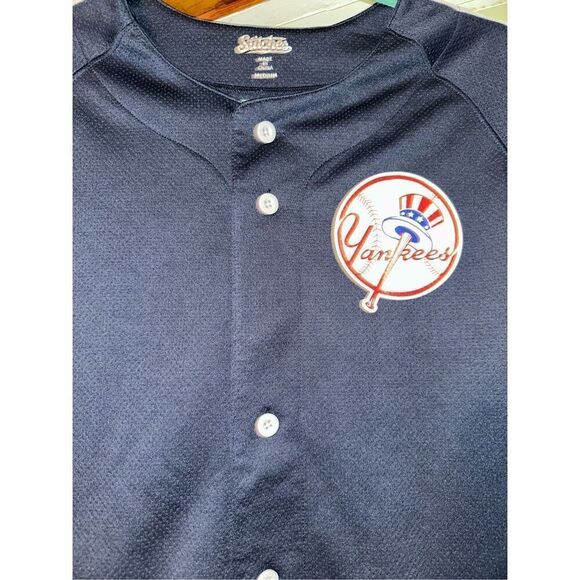 Stitches New York Yankees Team Logo MLB Men’s Medium Shirt Embroidered button up - Picture 2 of 5